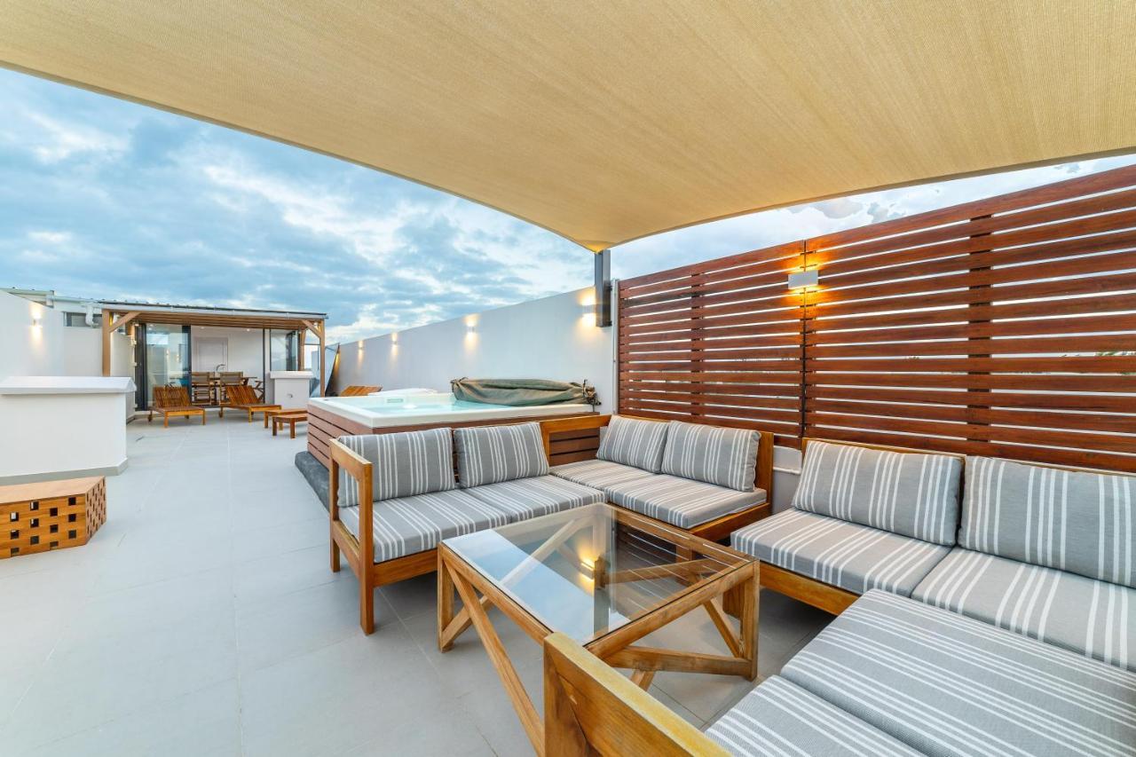 One Bay Residence Unit 15 - Penthouse With Private Roof Top, Jacuzzi And Sea View Grand Baie Exterior photo