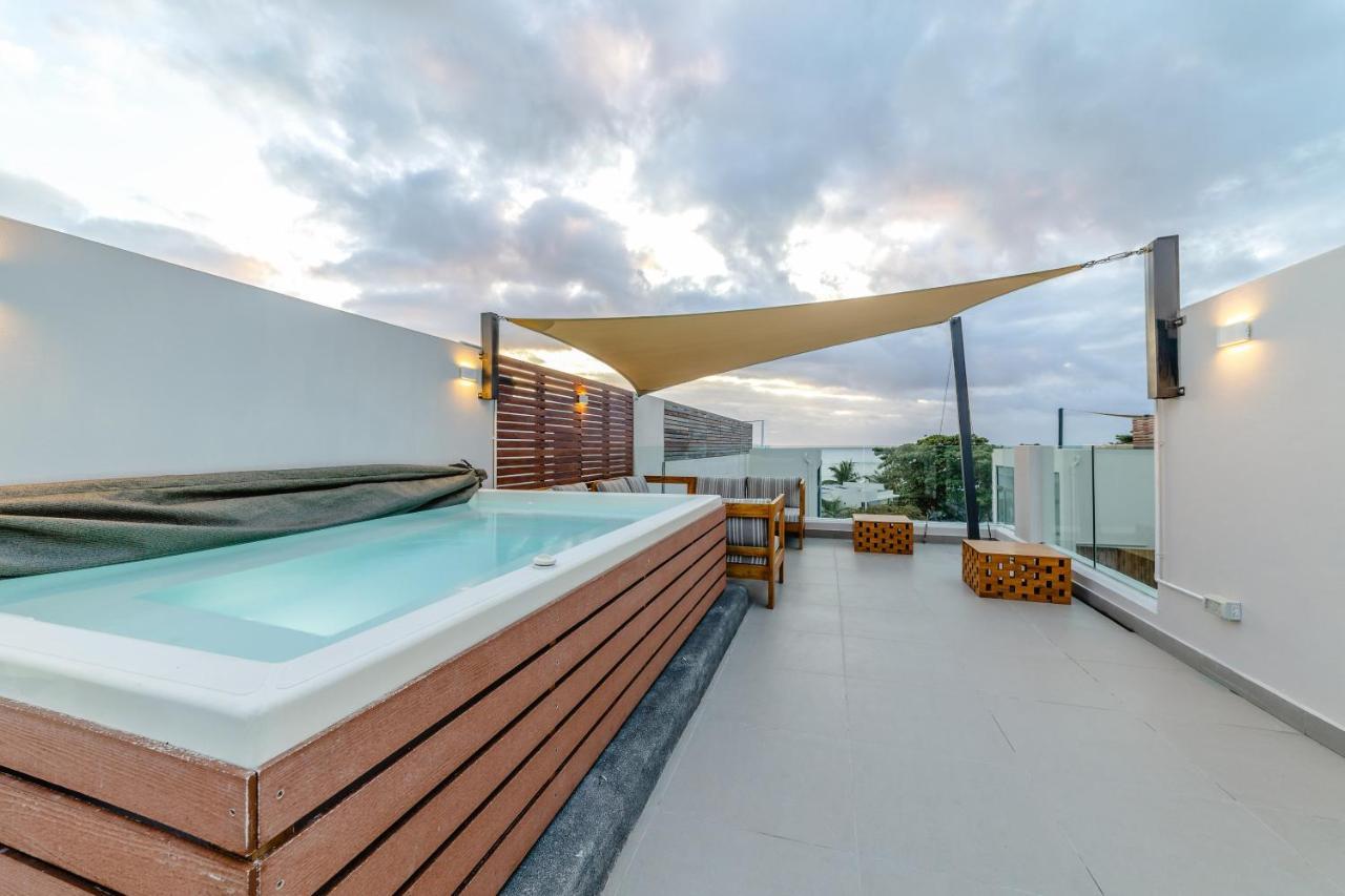 One Bay Residence Unit 15 - Penthouse With Private Roof Top, Jacuzzi And Sea View Grand Baie Exterior photo