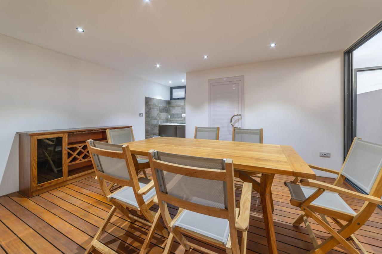 One Bay Residence Unit 15 - Penthouse With Private Roof Top, Jacuzzi And Sea View Grand Baie Exterior photo