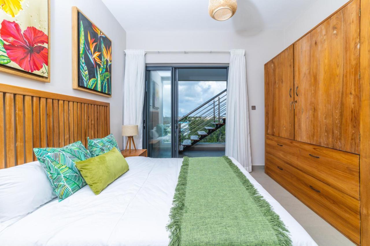 One Bay Residence Unit 15 - Penthouse With Private Roof Top, Jacuzzi And Sea View Grand Baie Exterior photo