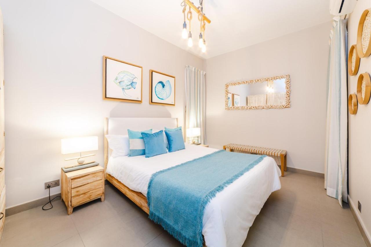 One Bay Residence Unit 15 - Penthouse With Private Roof Top, Jacuzzi And Sea View Grand Baie Exterior photo