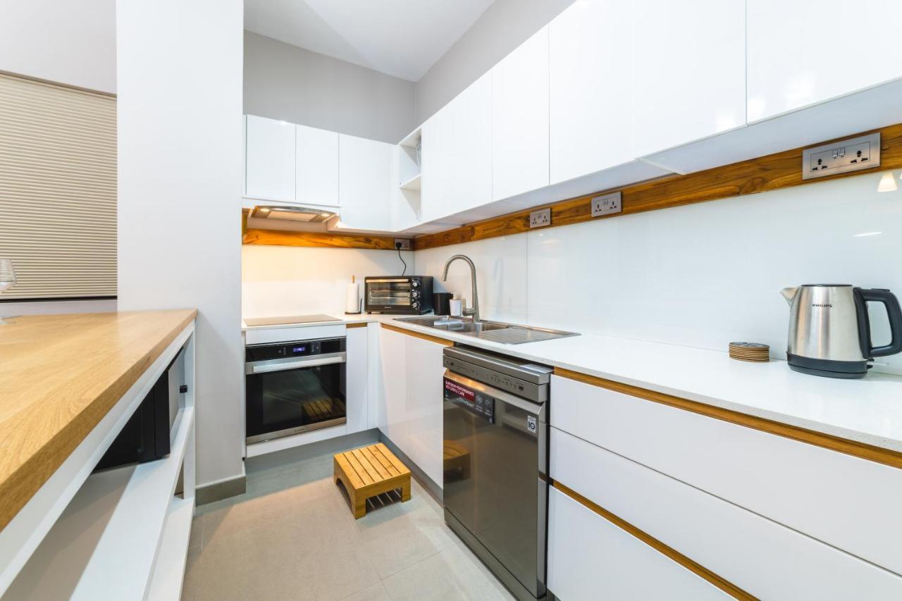 One Bay Residence Unit 15 - Penthouse With Private Roof Top, Jacuzzi And Sea View Grand Baie Exterior photo