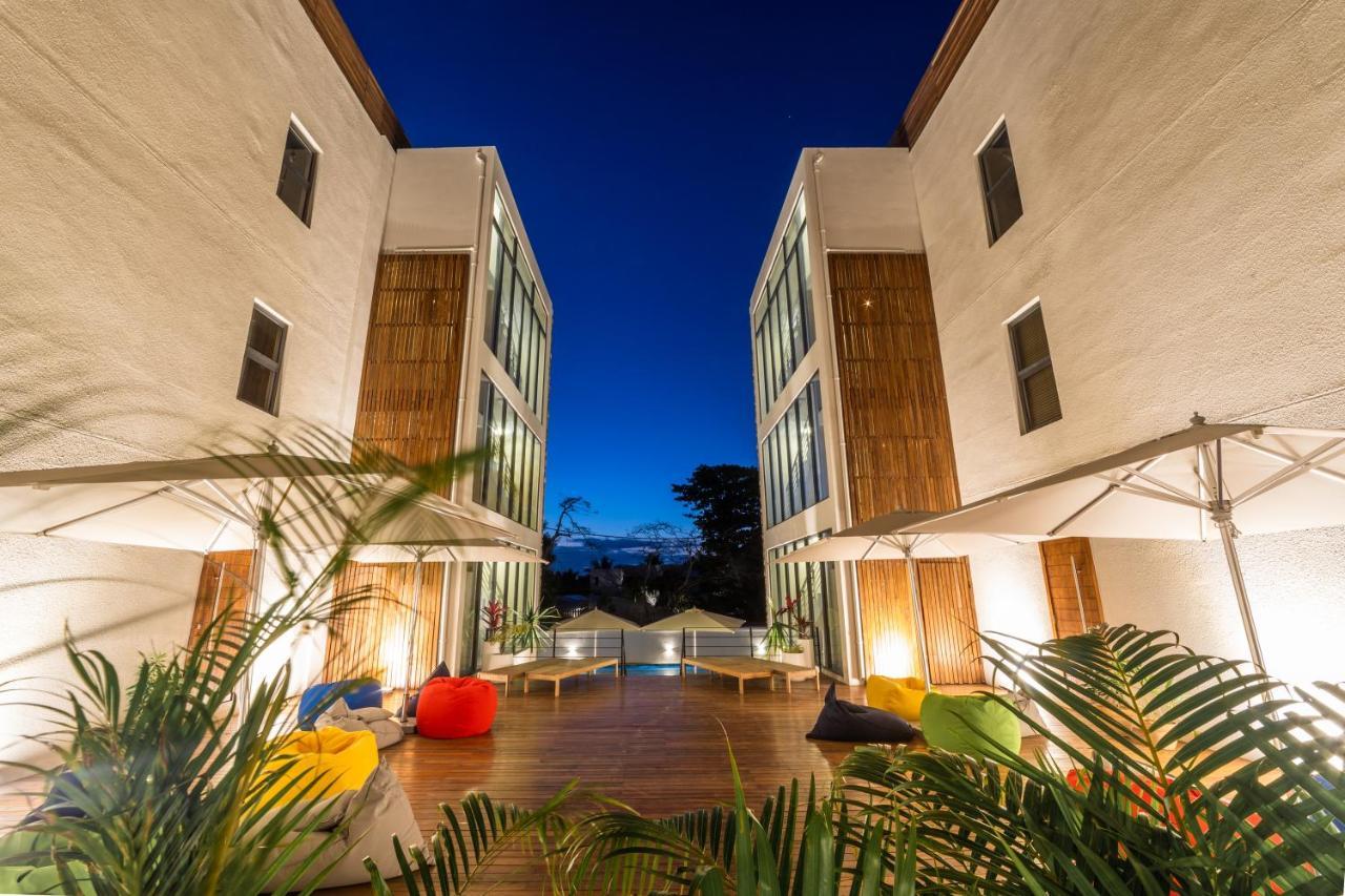 One Bay Residence Unit 15 - Penthouse With Private Roof Top, Jacuzzi And Sea View Grand Baie Exterior photo